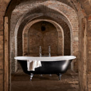 The Serpentine Cast Iron Bath Tub With Deco Feet