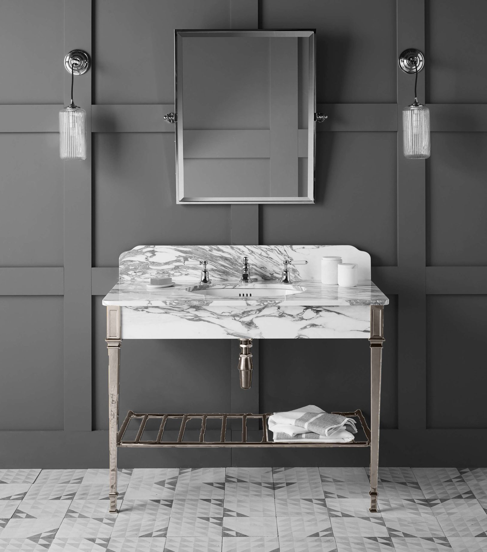 The Single Thames Basin Stand in chrome finish