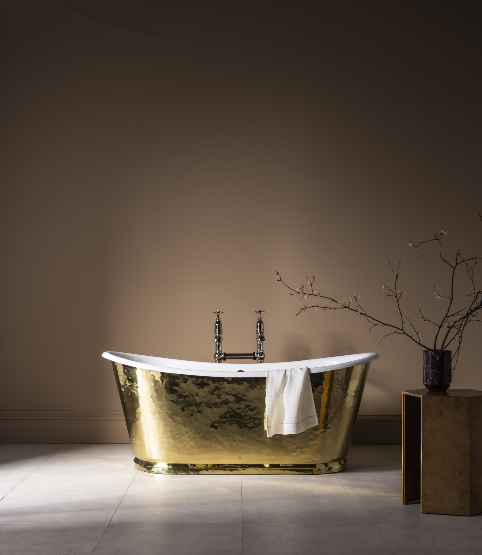 The Hammered Brass Usk Bateau Cast Iron Bath Tub