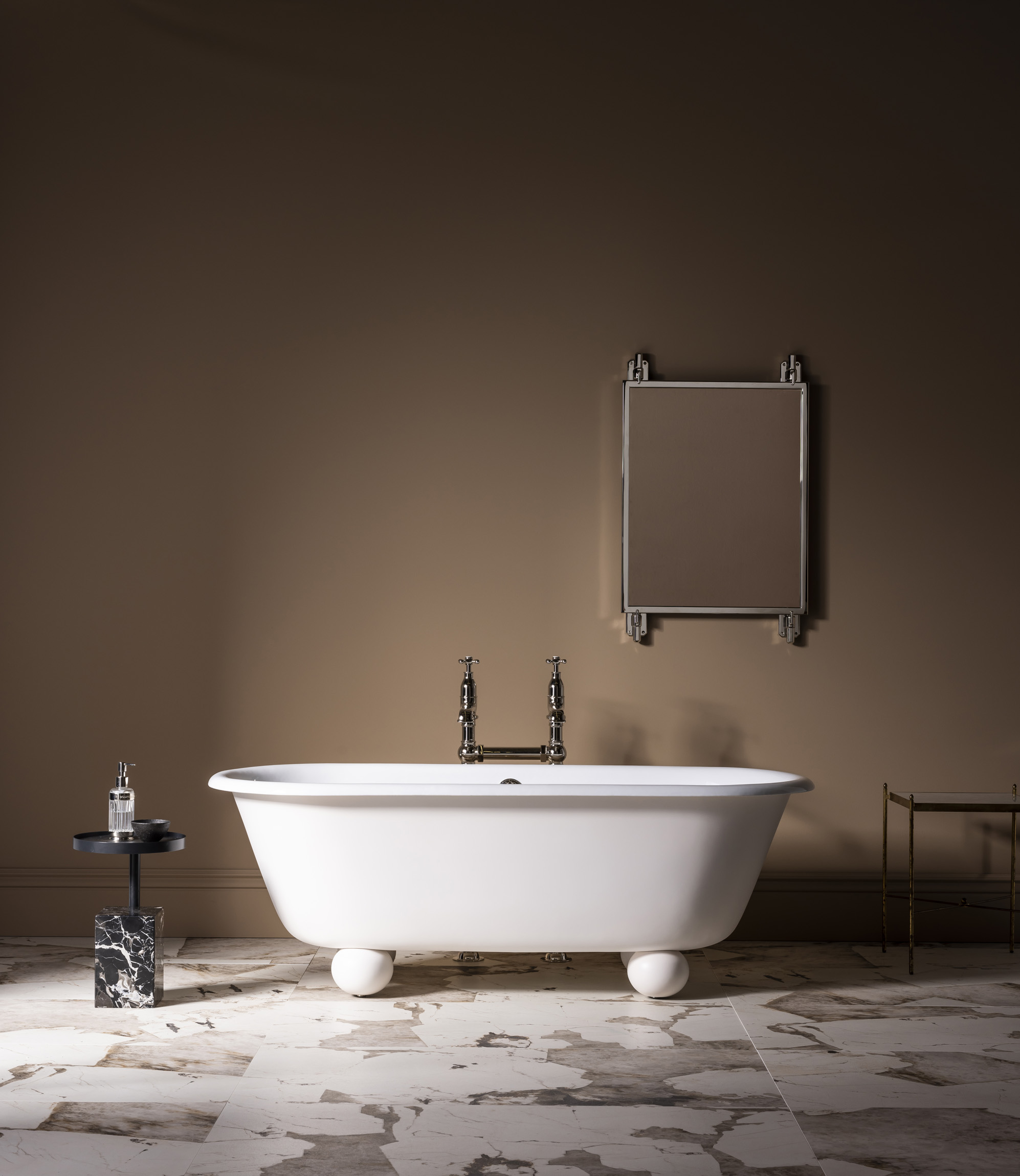 The Newton Cast Iron Bath Tub With Ball Feet has generous rounded proportions and unique ball feet for a timeless contemporary silhouette. Appearing to float ethereally, the design juxtaposes its traditional cast-iron construction.