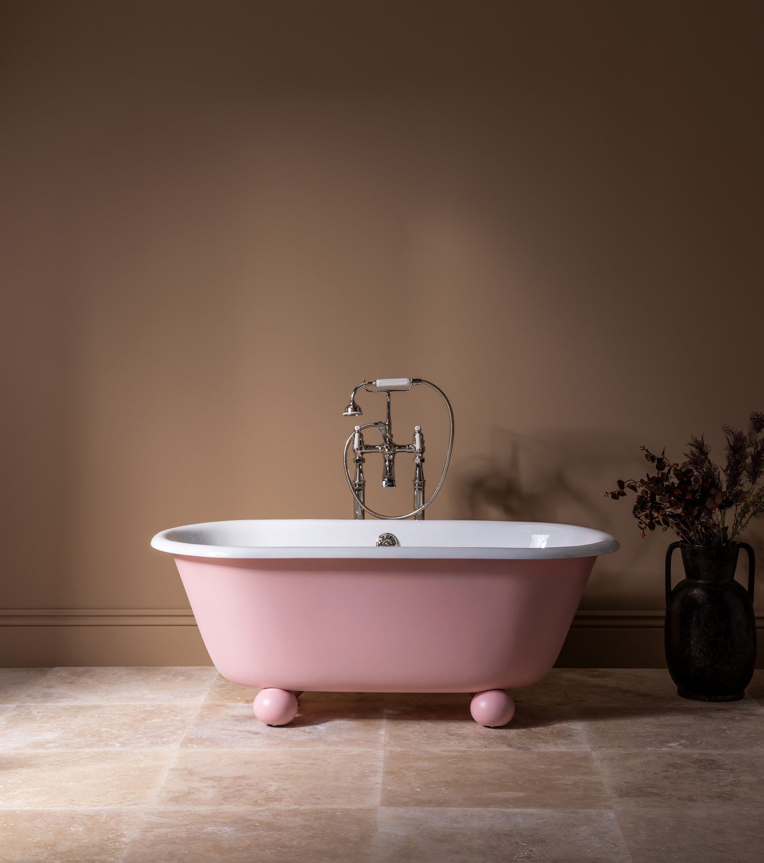 The Dee Cast Iron Bath Tub With Bun Feet