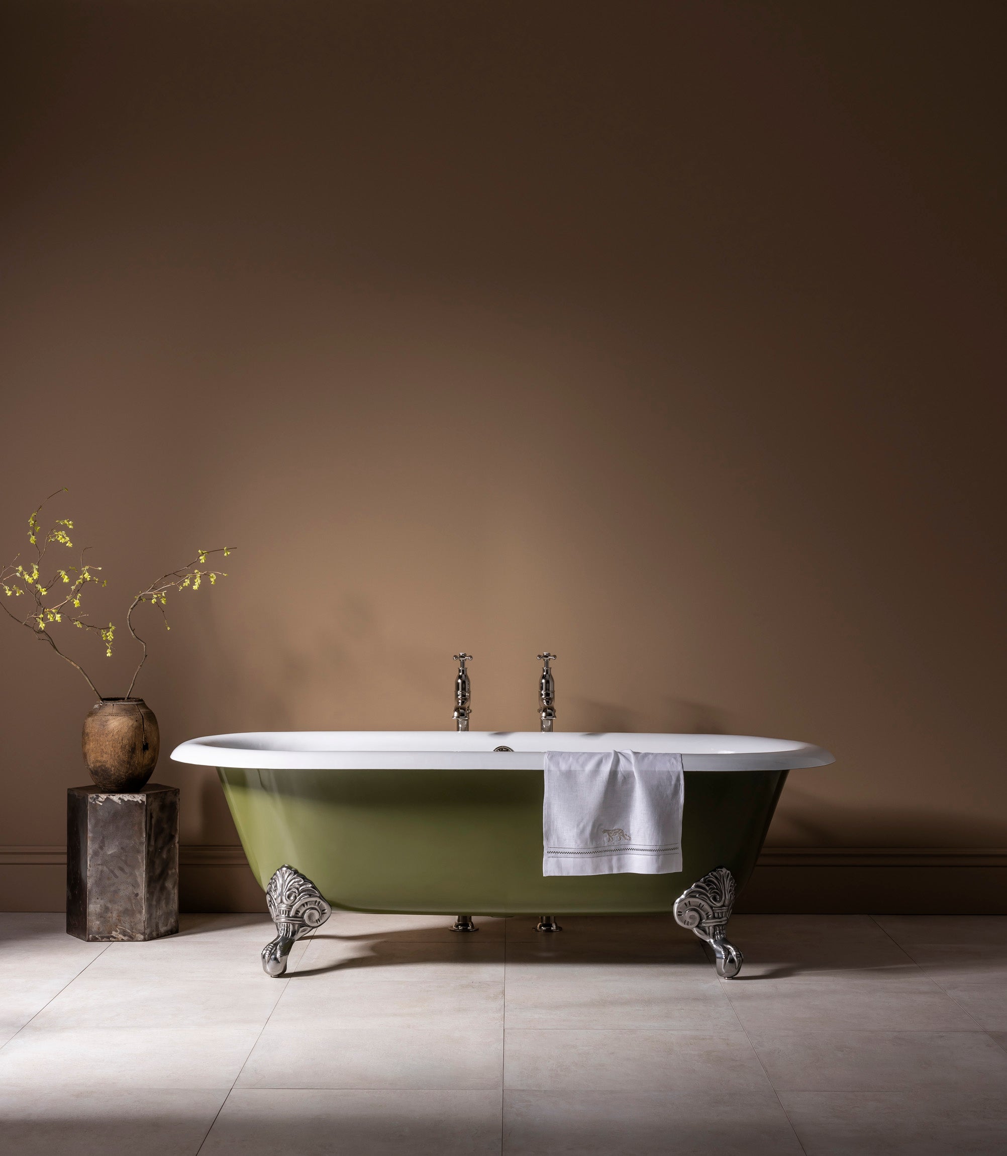 The Spey Cast Iron Bath Tub With Ball & Claw Feet