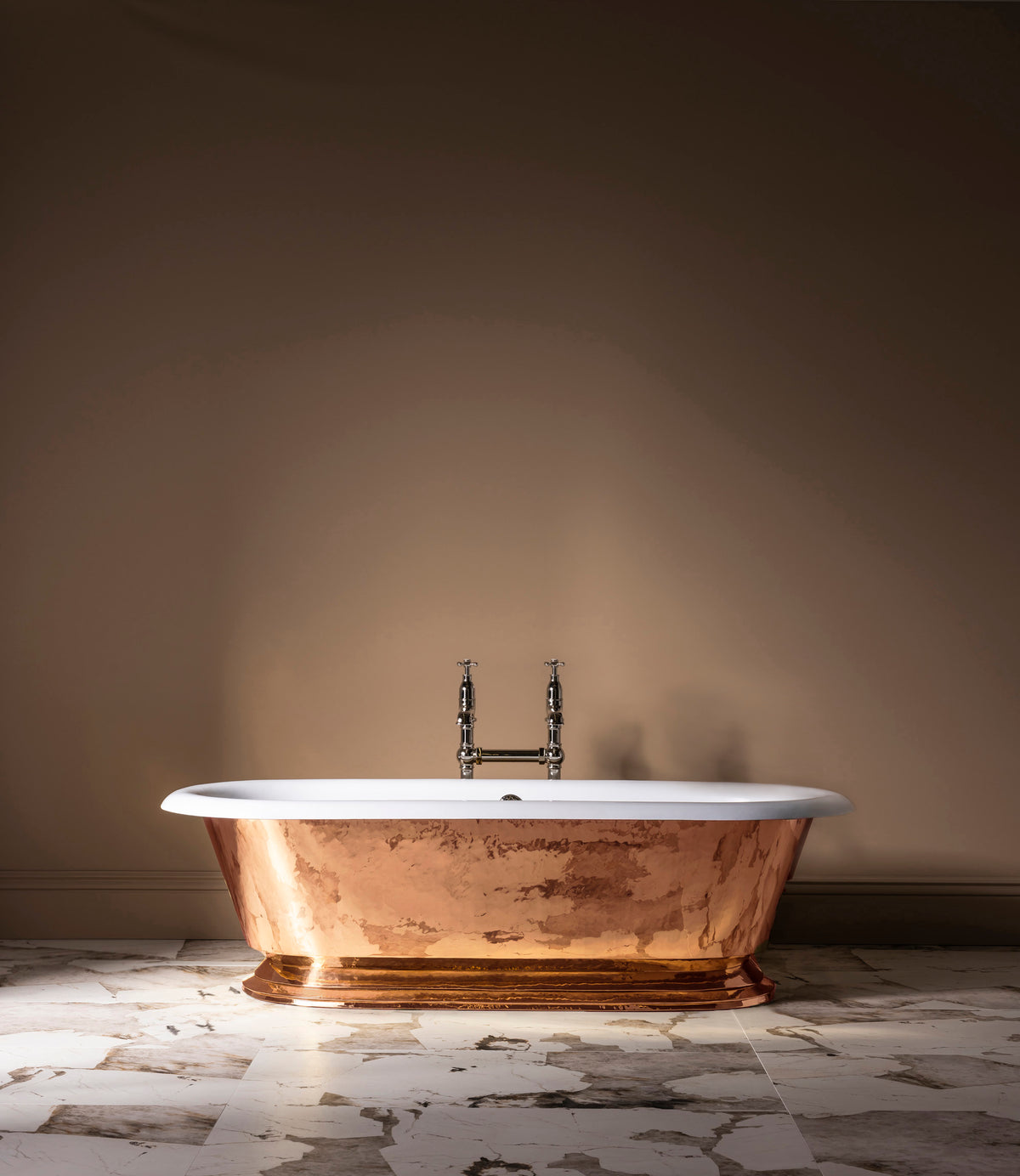 The Hammered Copper Tay Cast Iron Bath Tub
