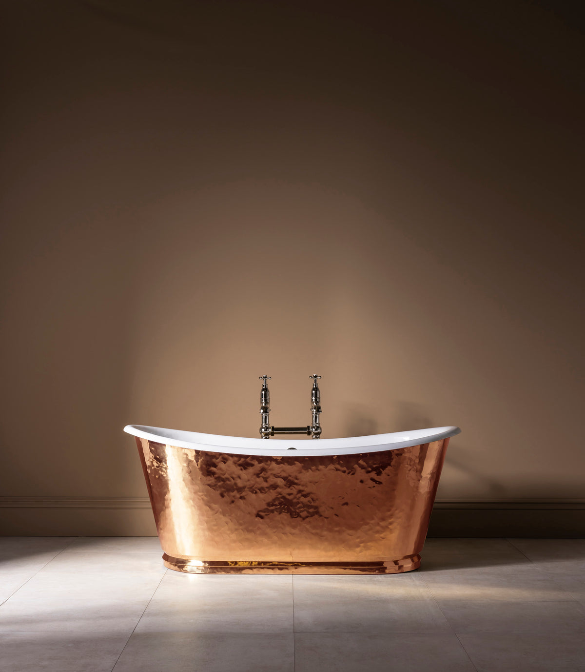 The Hammered Copper Usk Bateau Cast Iron Bath Tub